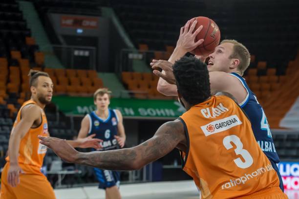 小与国际强 小与国际强