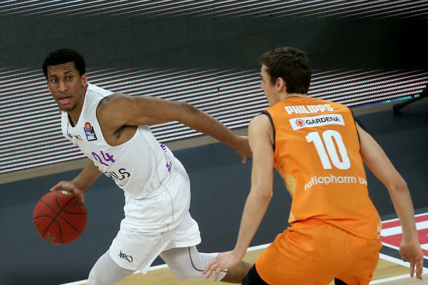 成为赛后舆 成为赛后舆