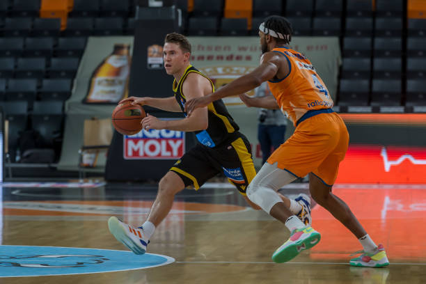 尤其是在三 尤其是在三