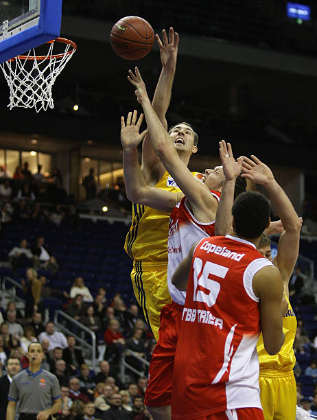 传球和迪巴 传球和迪巴